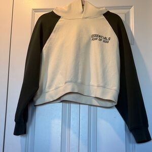 FEAR OF GOD ESSENTIALS
Cropped Hoodie Oversized Fit, Small